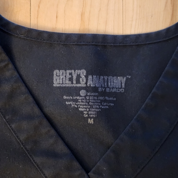 Grey's Anatomy Women's Mock Wrap Scrub top - Picture 2 of 4